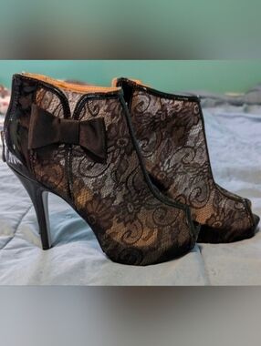 Jeanne Beker Elegant Black Lace Ankle Boots